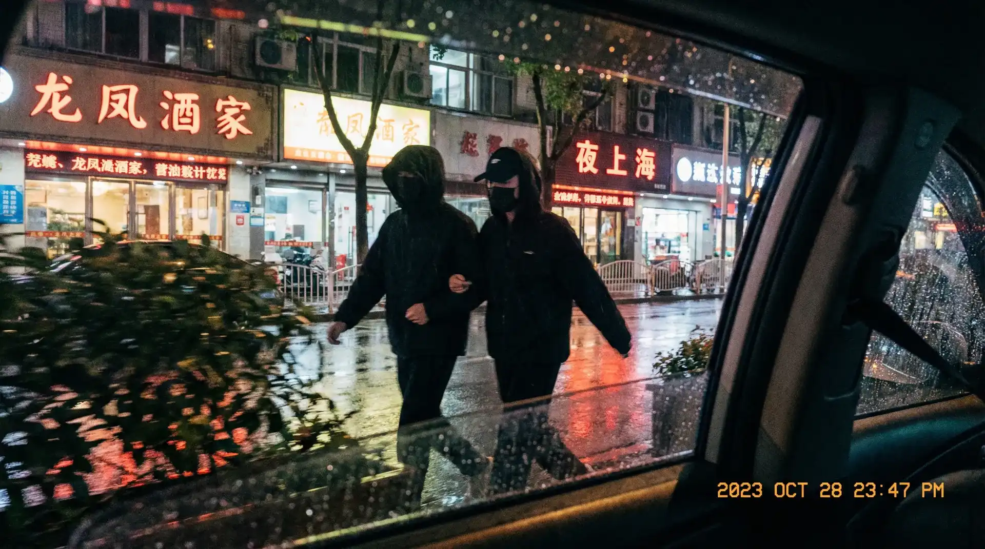 迪拜皇宫app - 顶流明星深夜密会现场抓拍照片